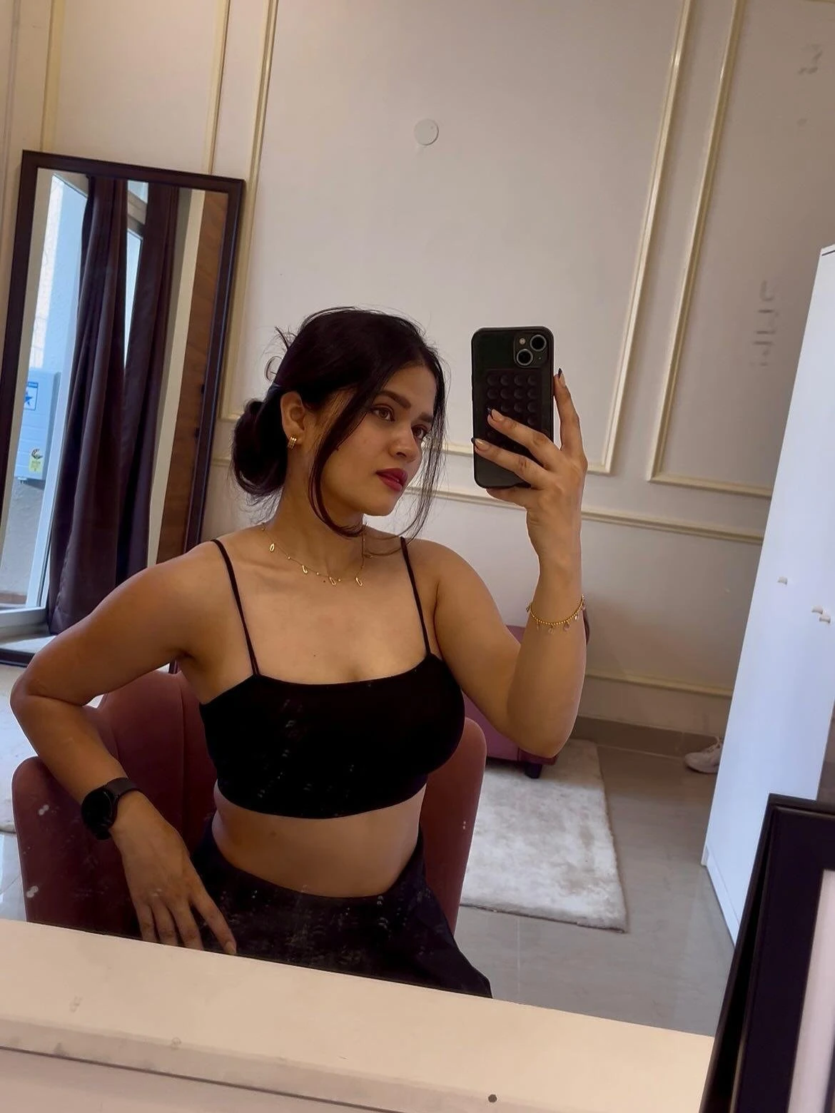 Sneha – Indian escort in Surat — 4 / 5