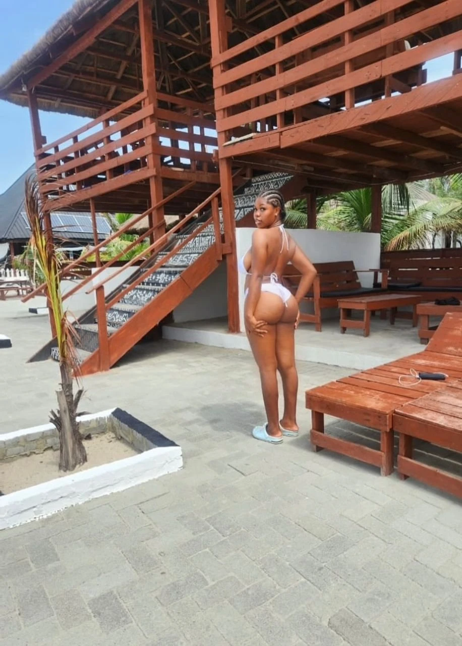 Becky – escort in Lomé — 2 / 3