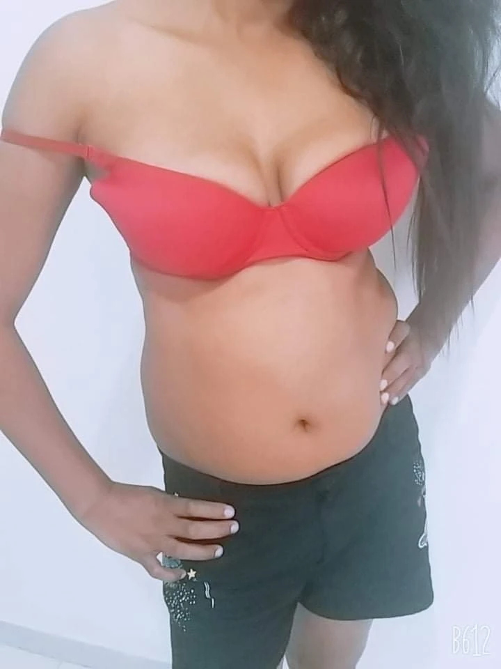 Tharu Live Camera – Sri Lankan escort in Colombo — 2 / 4