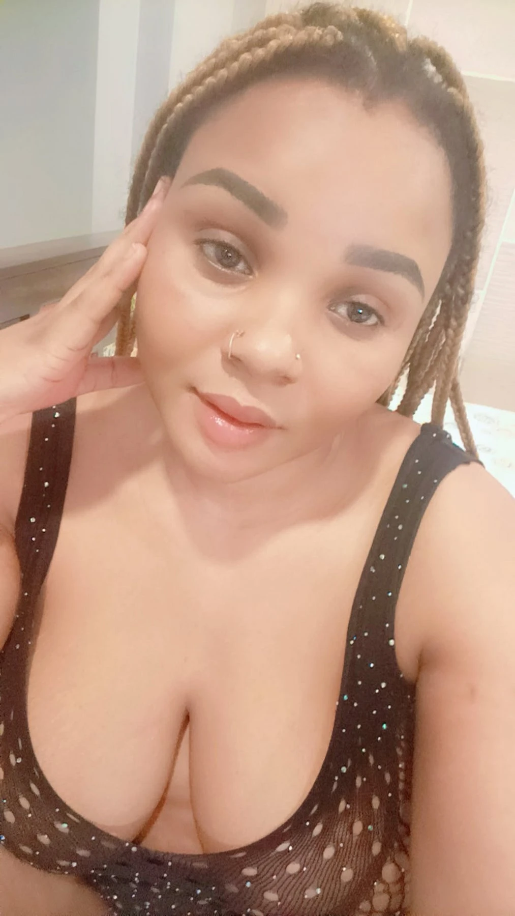 Zoe – Rwandan escort in Hyderabad — 2 / 6