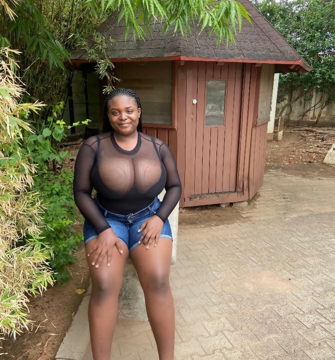 Zora – Cameroonian escort in Mumbai — 1 / 3