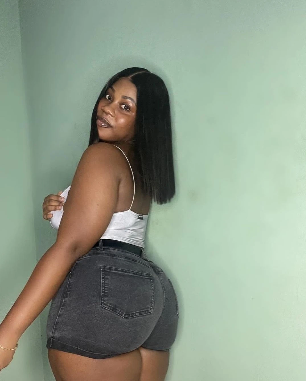 Tinah – Angolan escort in Maldives — 3 / 4