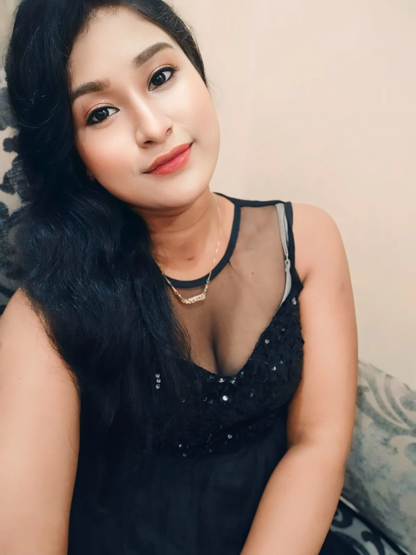 Simron Kour Escort Services – Indian escort agency in Kolkata — 2 / 11