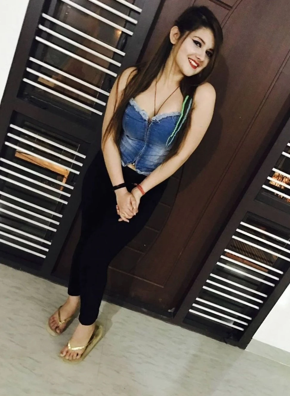 Only Hand Case – Indian escort agency in Pune — 3 / 4