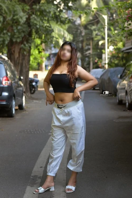Alia Khan – Indian escort in Mumbai — 3 / 5
