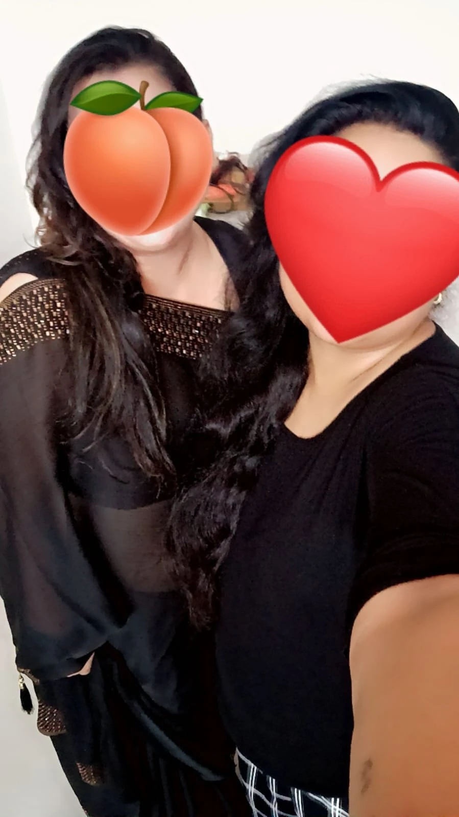 Shreya & Mansi Singh cam threesom servic – Indian escort in New Delhi — 2 / 5