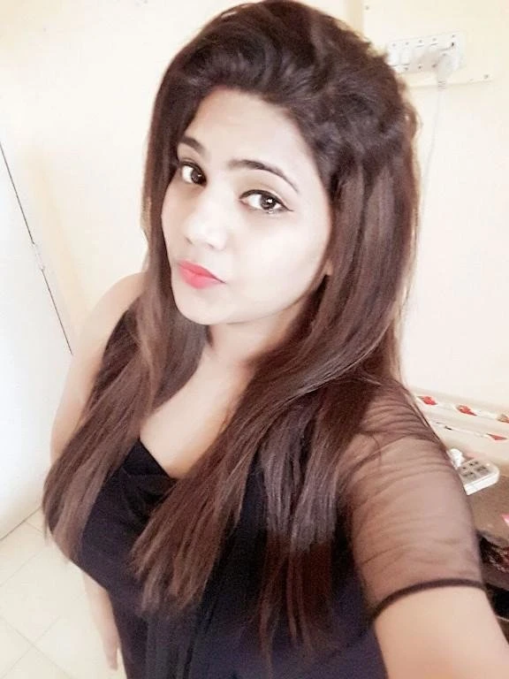 Puja Patel – Indian escort in Mumbai — 1 / 5