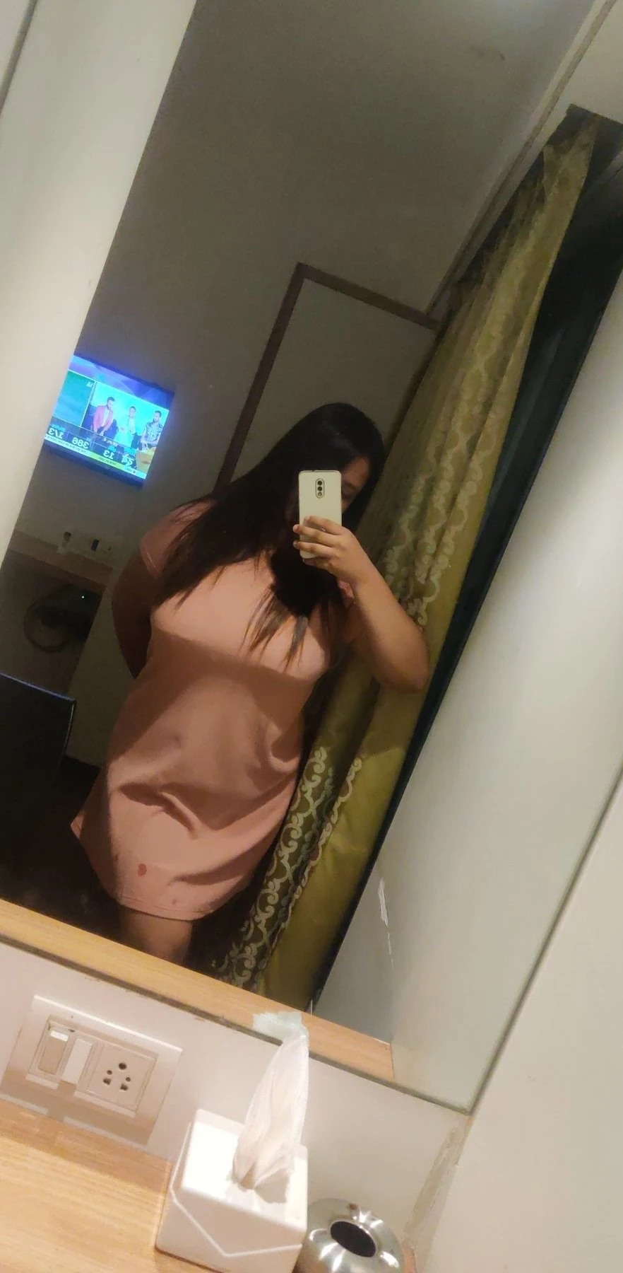 Sonali – Indian escort in Mumbai — 1 / 2