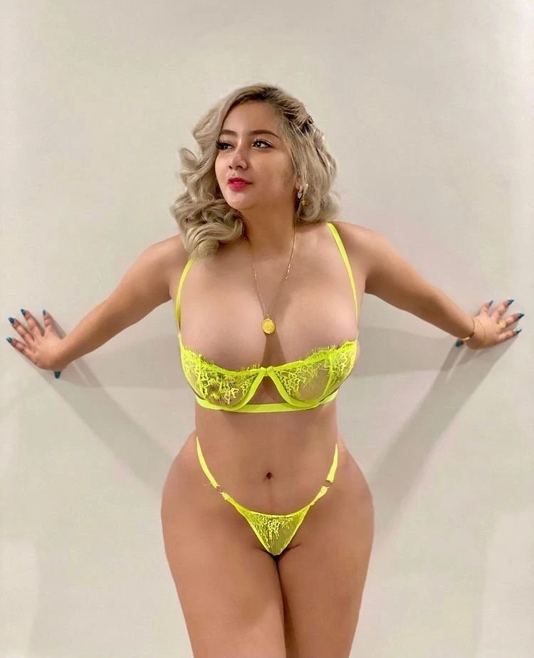 KINKY VOLUPTUOUS 38DD – Japanese escort in Maldives — 1 / 7