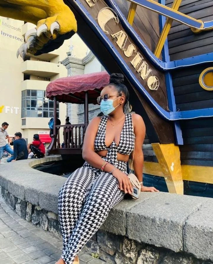 Lin – South African escort in Chennai — 1 / 4