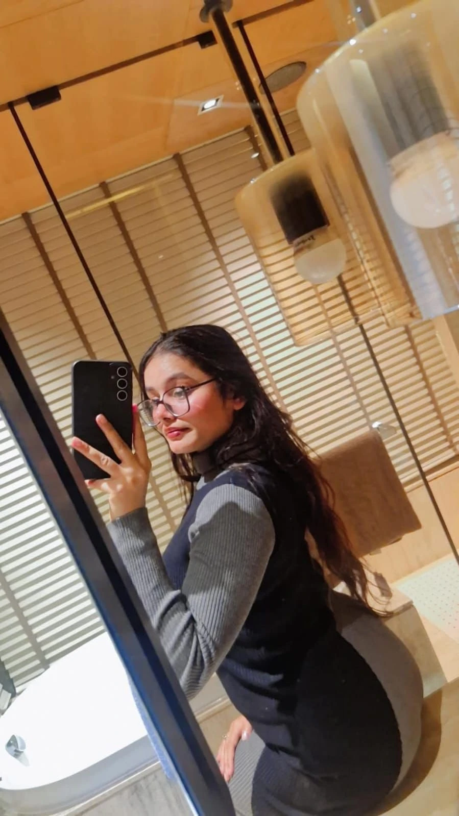 Aarti Independent Girl Available in Delh – Indian escort in New Delhi — 3 / 6