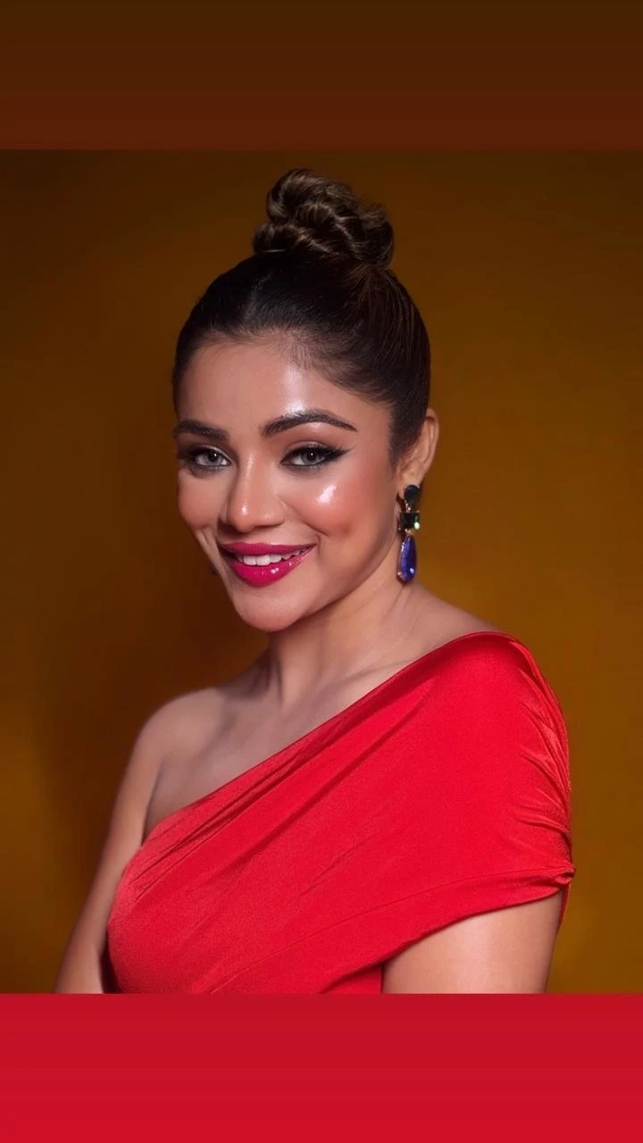 Alipsha Chowdhury – Indian escort in Mumbai — 1 / 6