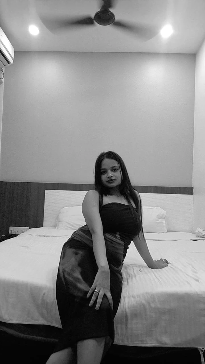 Cam & Real meet hot girl mili – Indian escort in Kolkata — 2 / 7