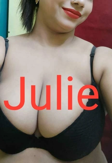 Julie we are couple – Indian adult performer in Kolkata — 7 / 23