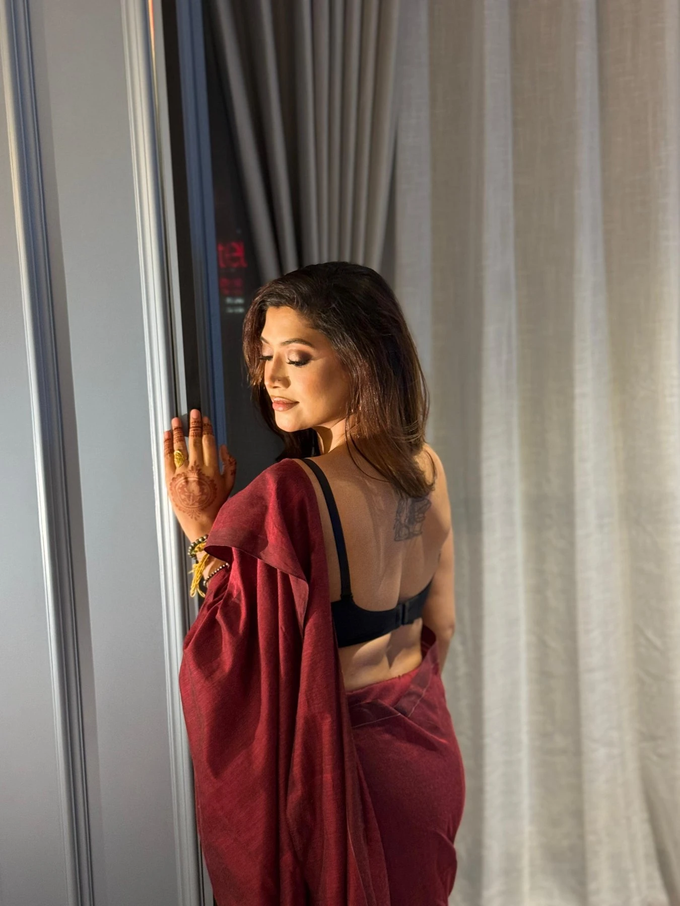 Ishika rai video call – Indian escort in Mumbai — 19 / 23