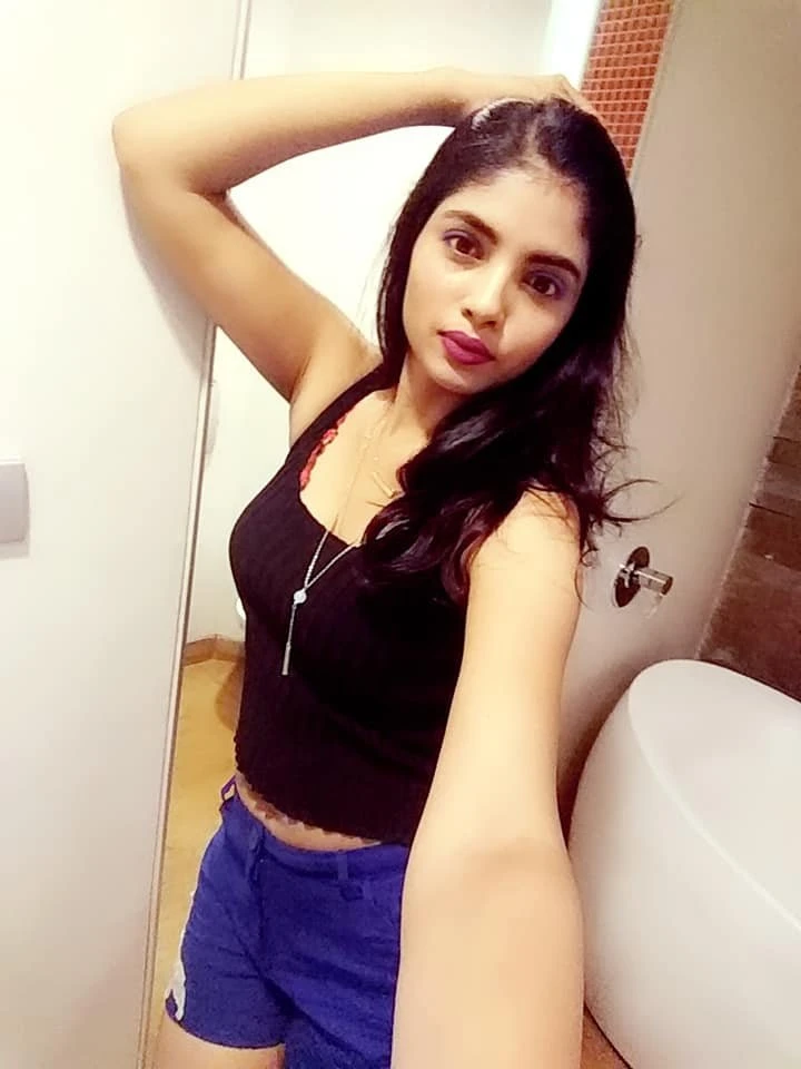 Bushra Shah – Pakistani escort in Karāchi — 5 / 12