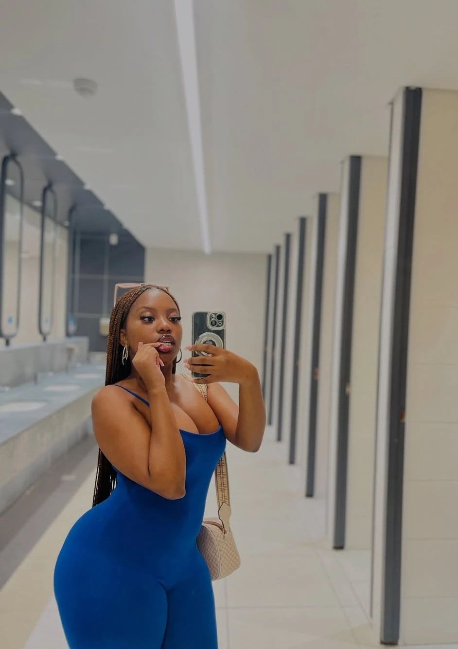 Sally – Rwandan escort in Hyderabad — 3 / 4
