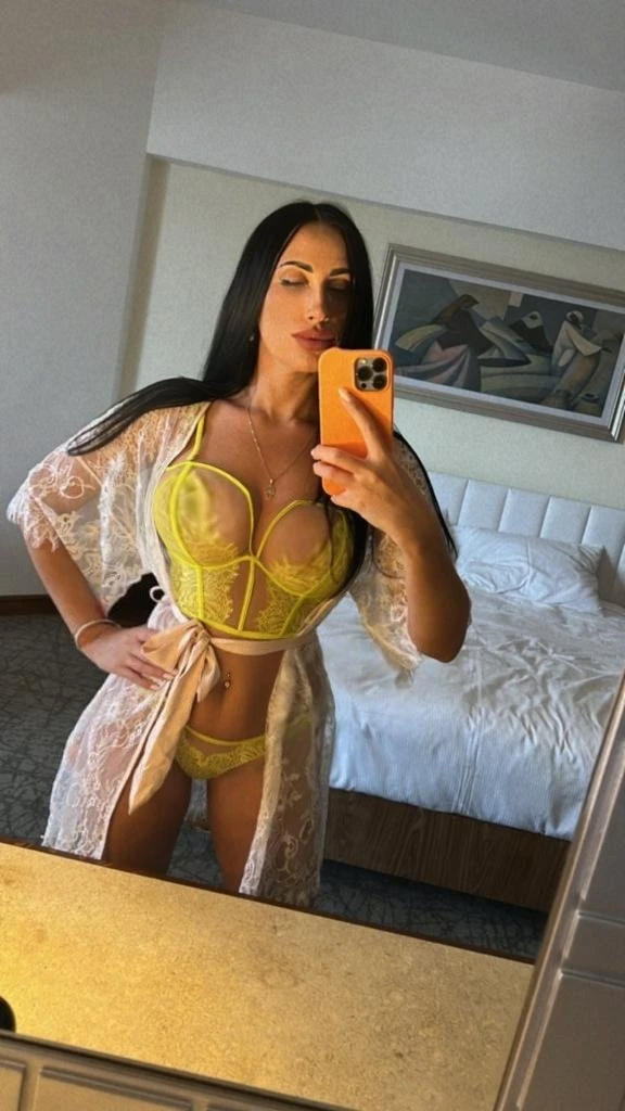 Molly – Bulgarian escort in Stockholm — 5 / 6