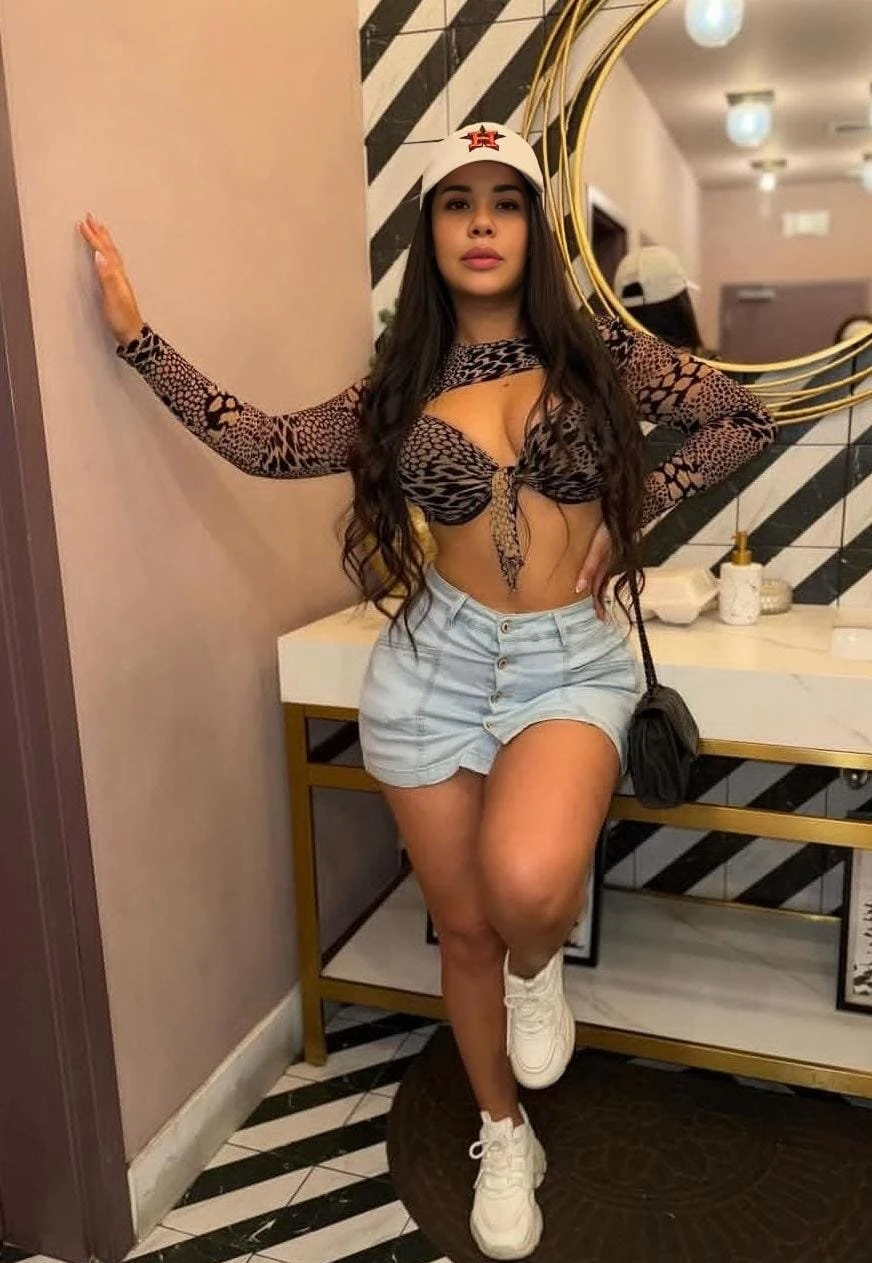 Seema 𝟳𝟬𝟳𝟴𝟲𝟳𝟴𝟵𝟴𝟳 – Angolan escort in Gurgaon — 16 / 29