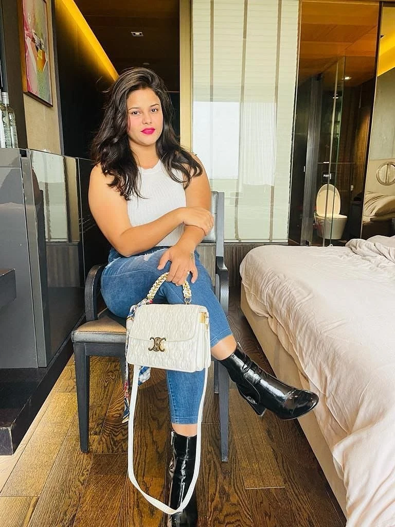 Divyanshi Best Incall Outcall Service, E – Indian escort in Kolkata — 5 / 7