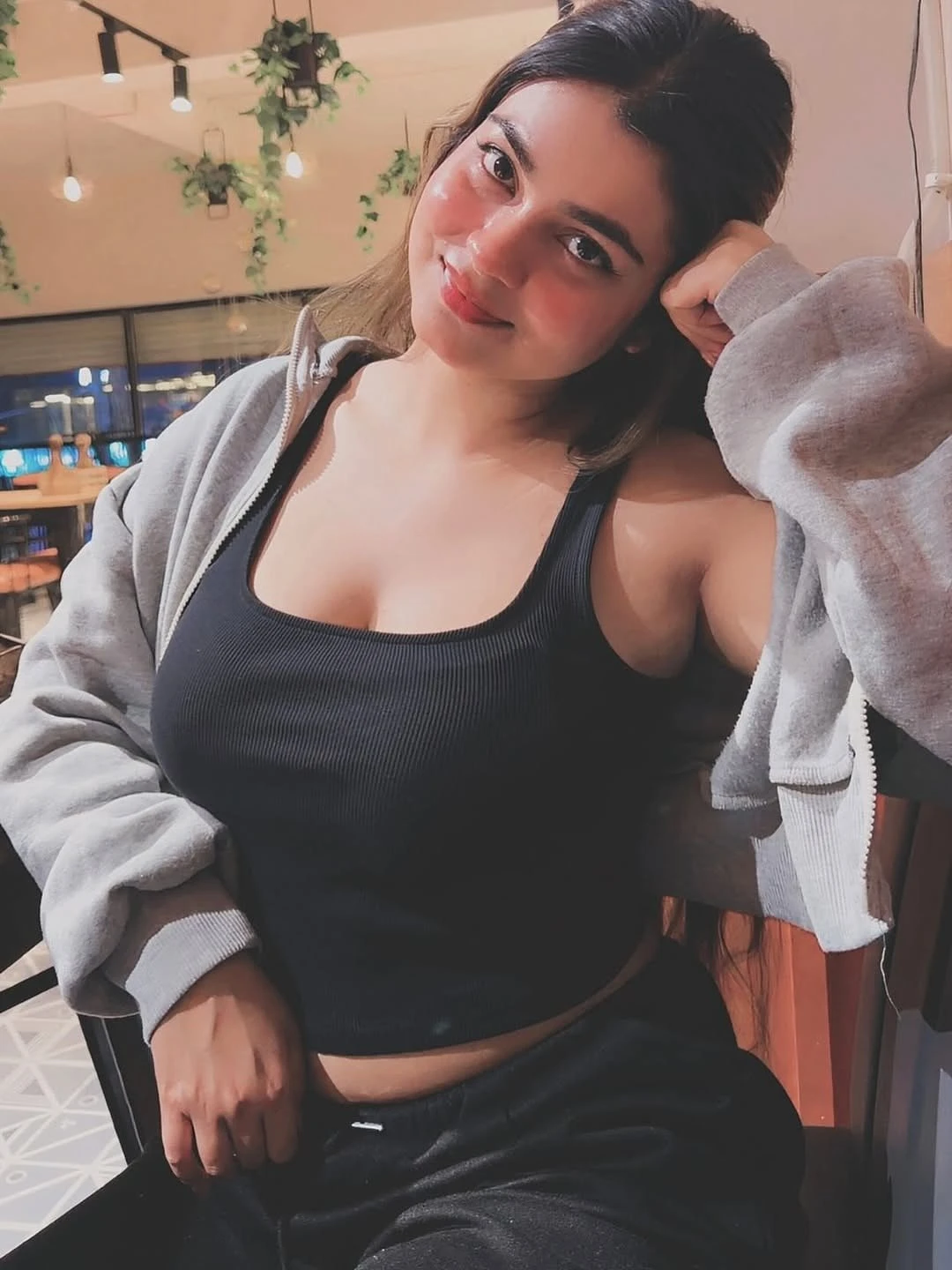 Alisha – Indian escort in Navi Mumbai — 3 / 4