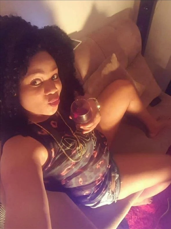 Eva – Senegalese escort in Beirut — 2 / 4