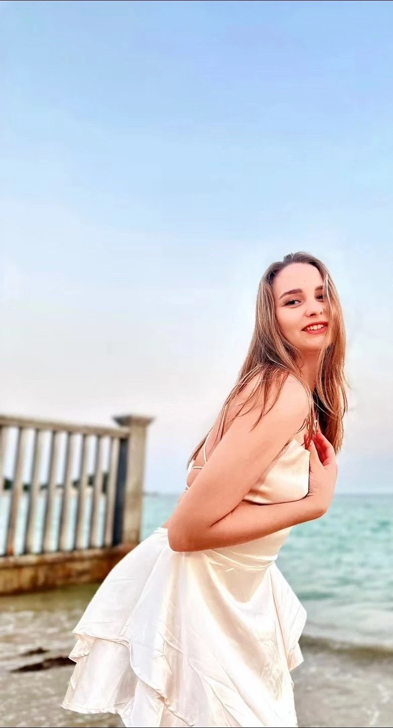Laura – American escort in Montenegro — 3 / 4
