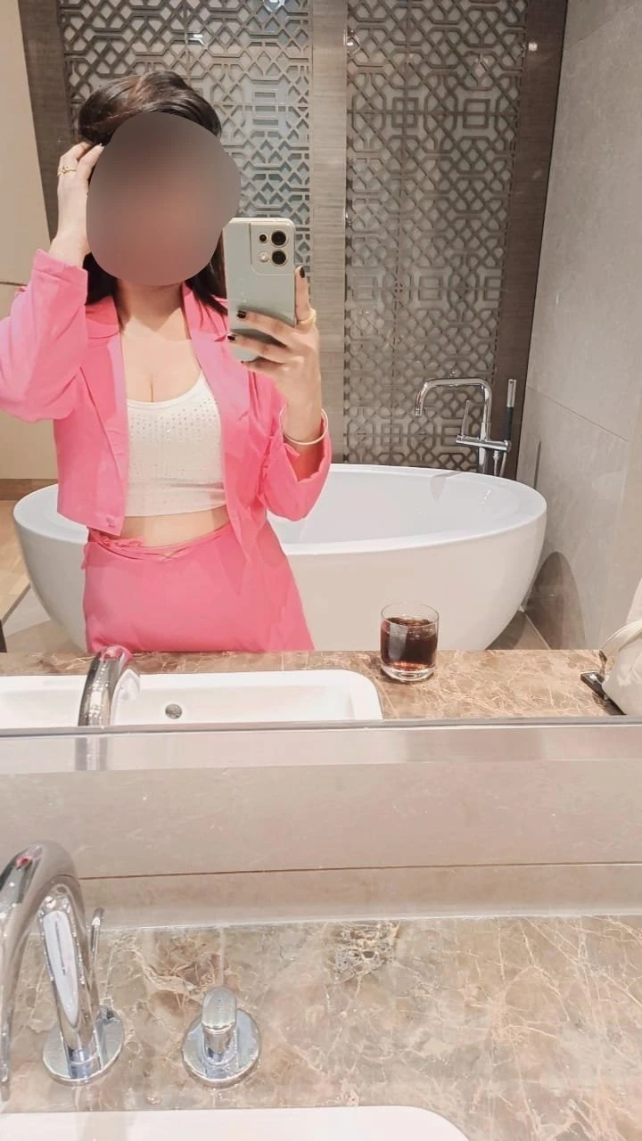 GENUINE ESCORTS Myself Anjana Call – Indian escort in Pune — 1 / 4