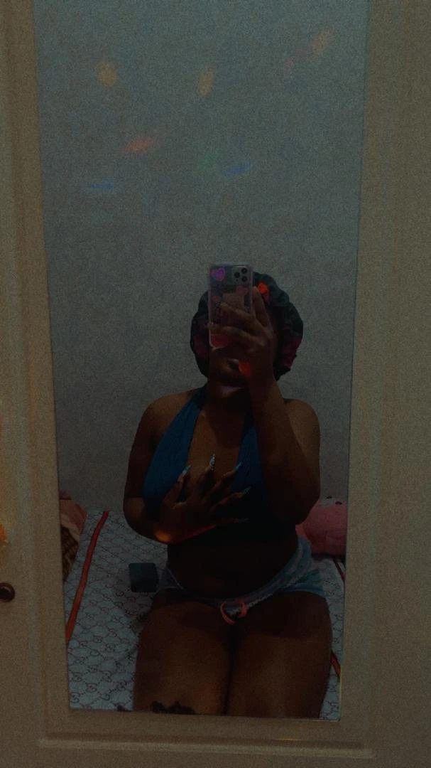 Nina – Ghanaian escort in Abidjan — 5 / 9