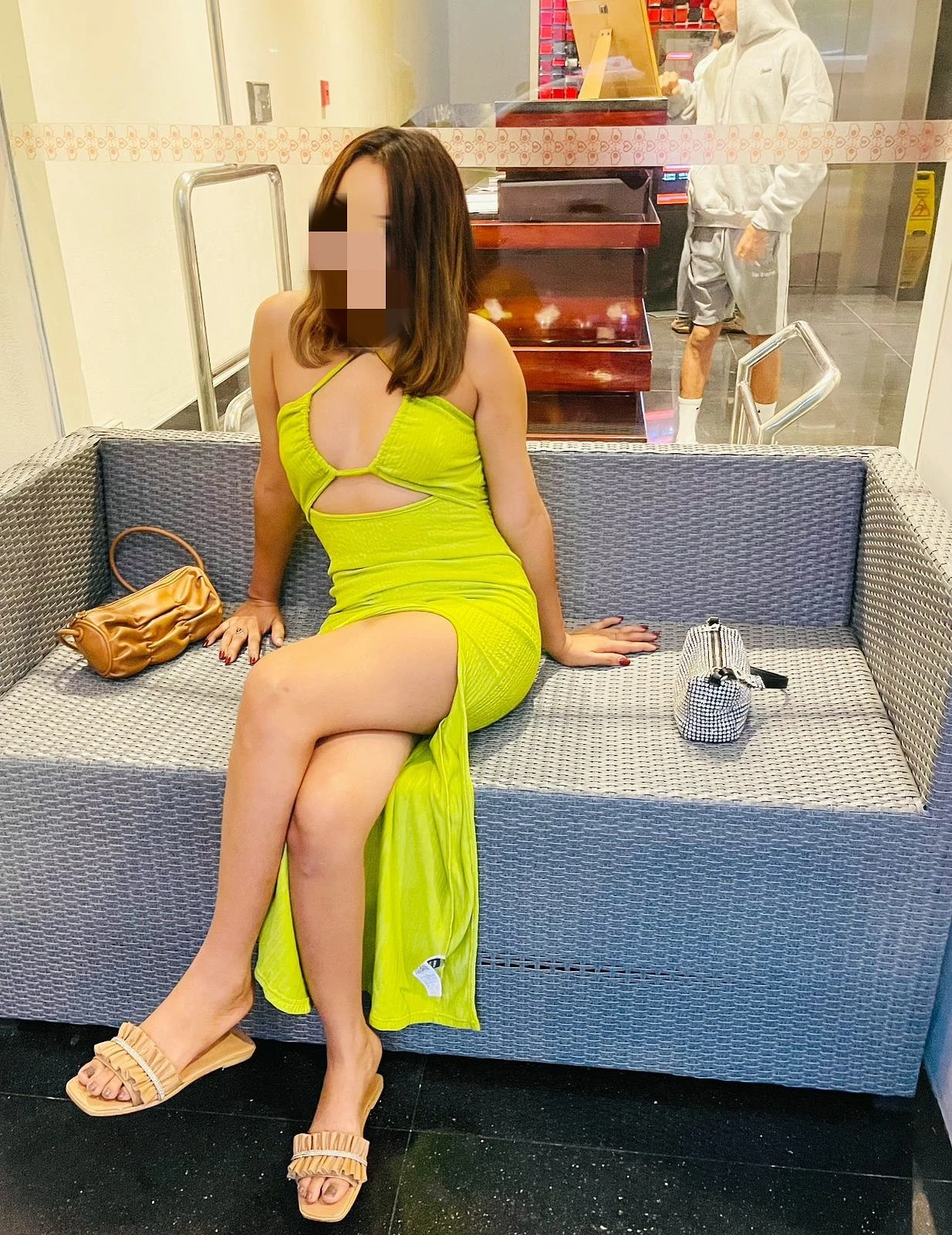 EMI – French escort in Colombo — 4 / 5