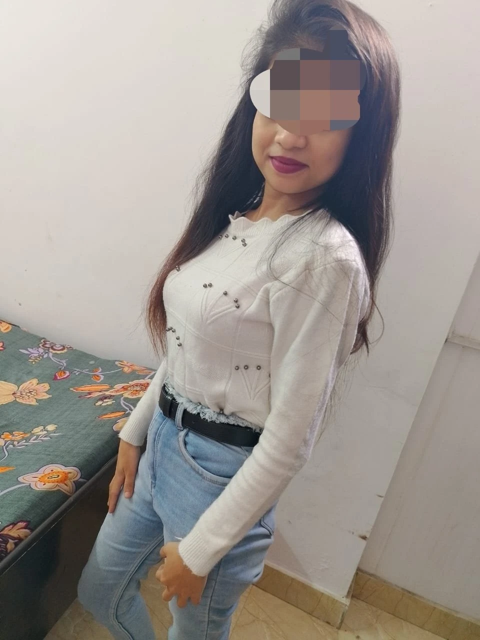 Horny Teen Girl Make a Video Call – Indian escort in New Delhi — 4 / 9