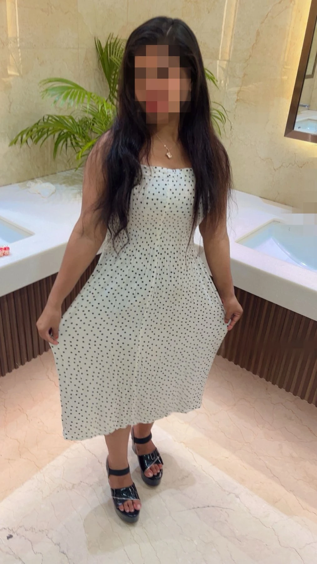 Priya the Curvy Queen – Indian escort in Mumbai — 5 / 15