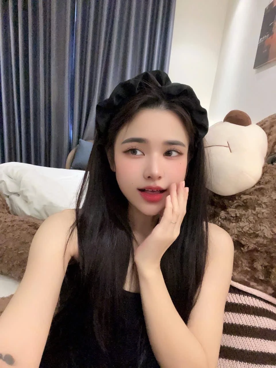 Mochi – South Korean escort in Mumbai — 2 / 9