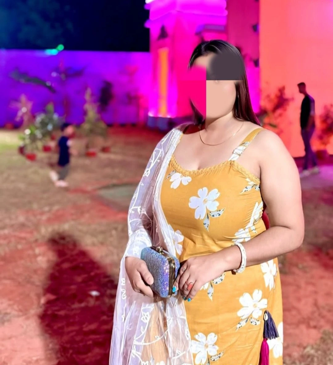 Bhabhi for cam. – Indian escort in Kochi — 2 / 3