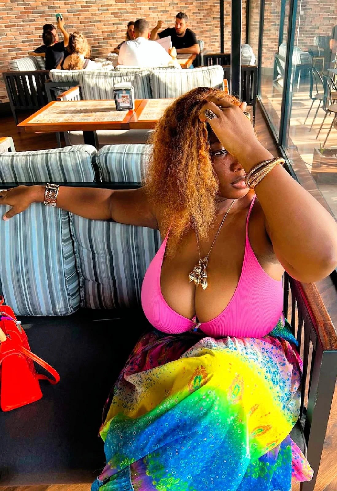 Ice baby – Kenyan adult performer in Noida — 2 / 4