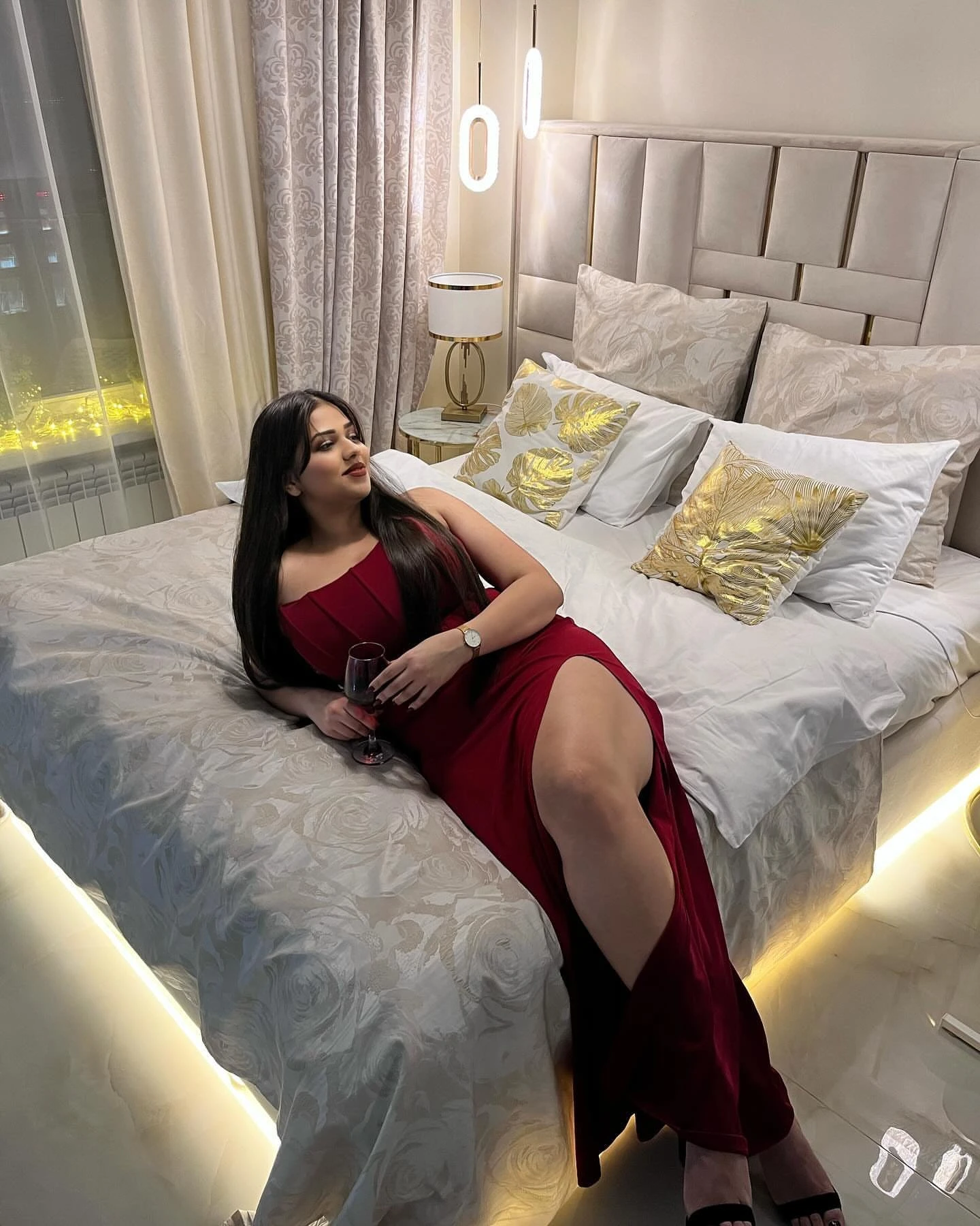 Hot Girl Cam Show Meet – Indian escort in Kolkata — 2 / 3