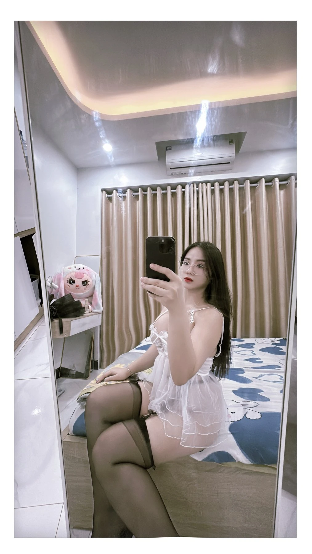 Tina – Vietnamese escort in Hanoi — 5 / 6