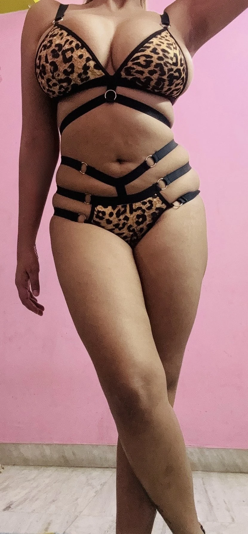 Taniya – Indian escort in Kolkata — 11 / 13