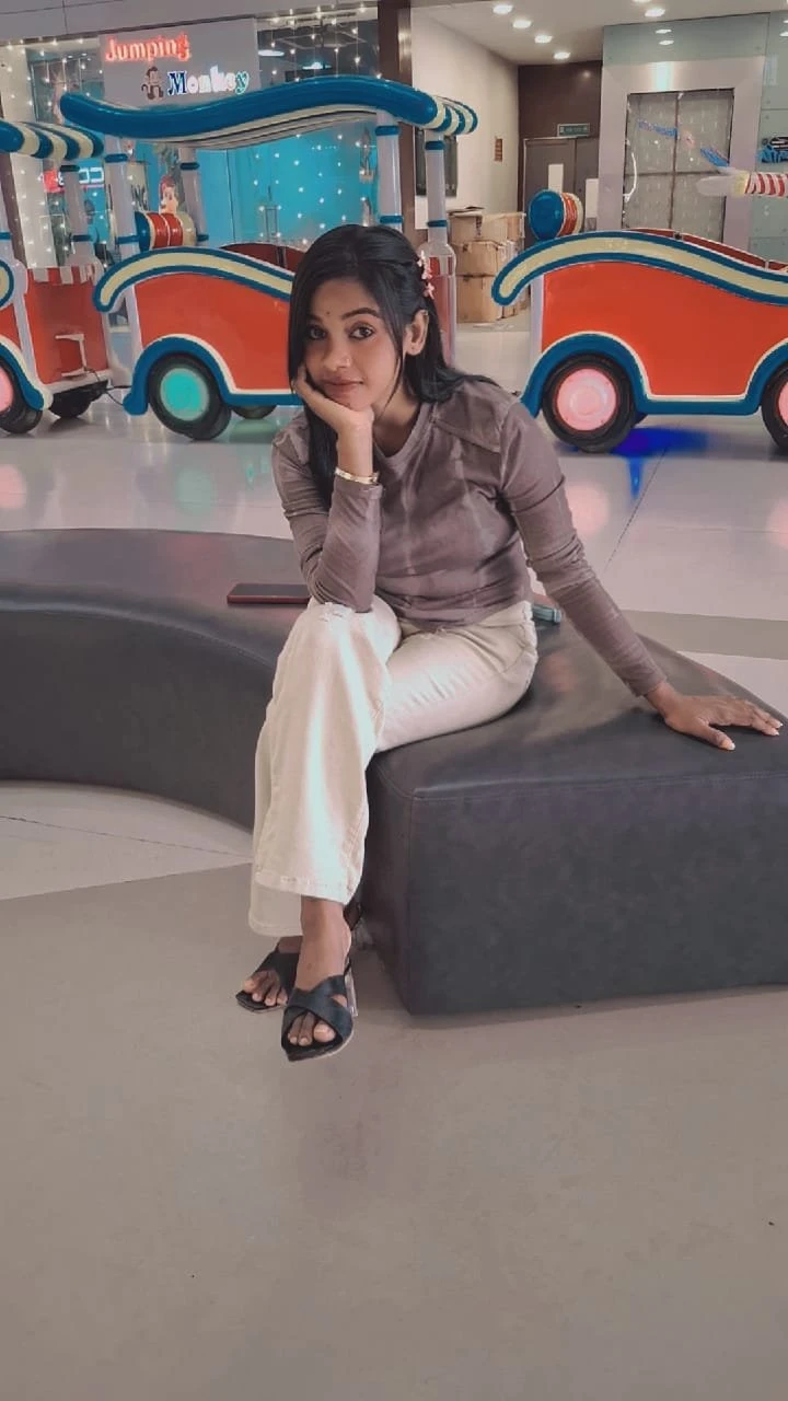 Priya – Indian escort in Surat — 2 / 4