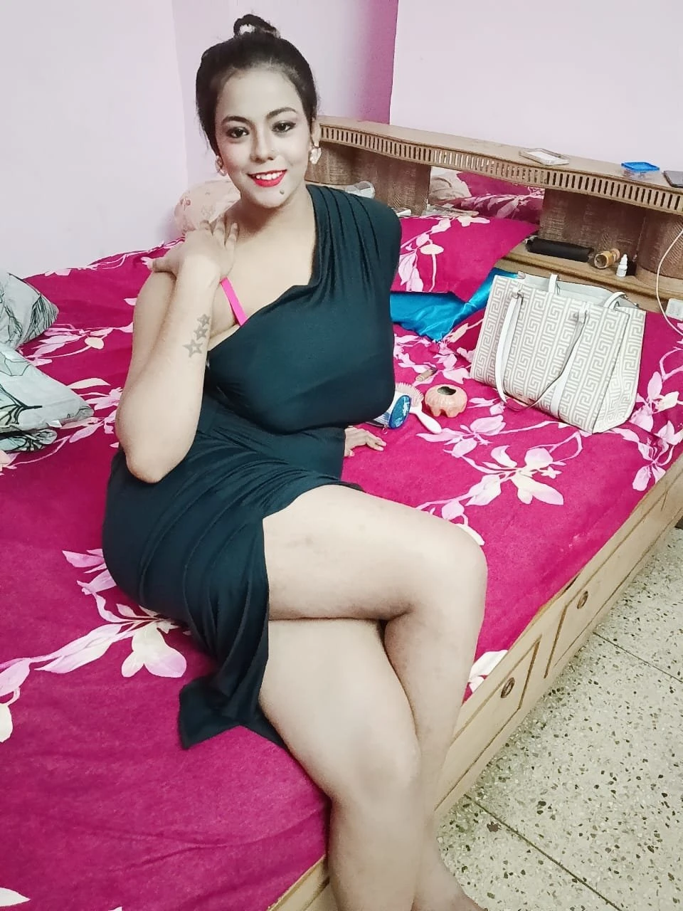 Simi 40"big boobs meet and video call – Indian escort in Kolkata — 5 / 12
