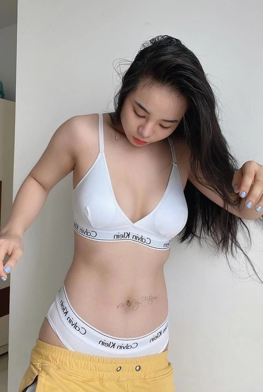 Lisa Incall and Outcall – Vietnamese escort in Candolim, Goa — 2 / 4