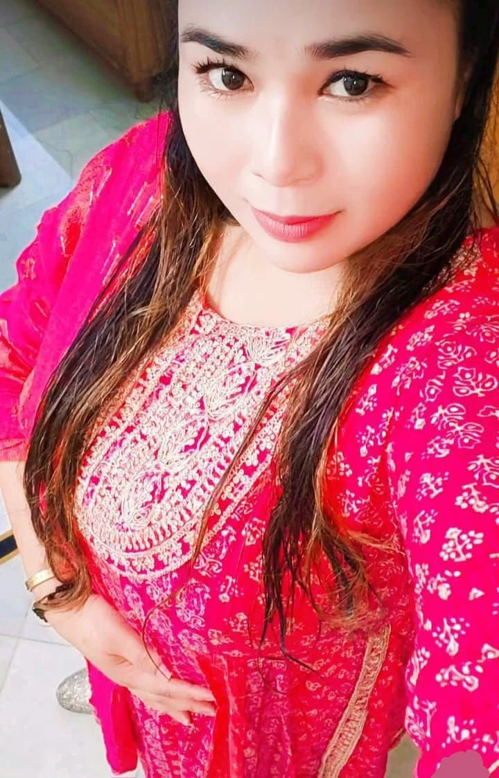 Annu – Indian escort in New Delhi — 1 / 3
