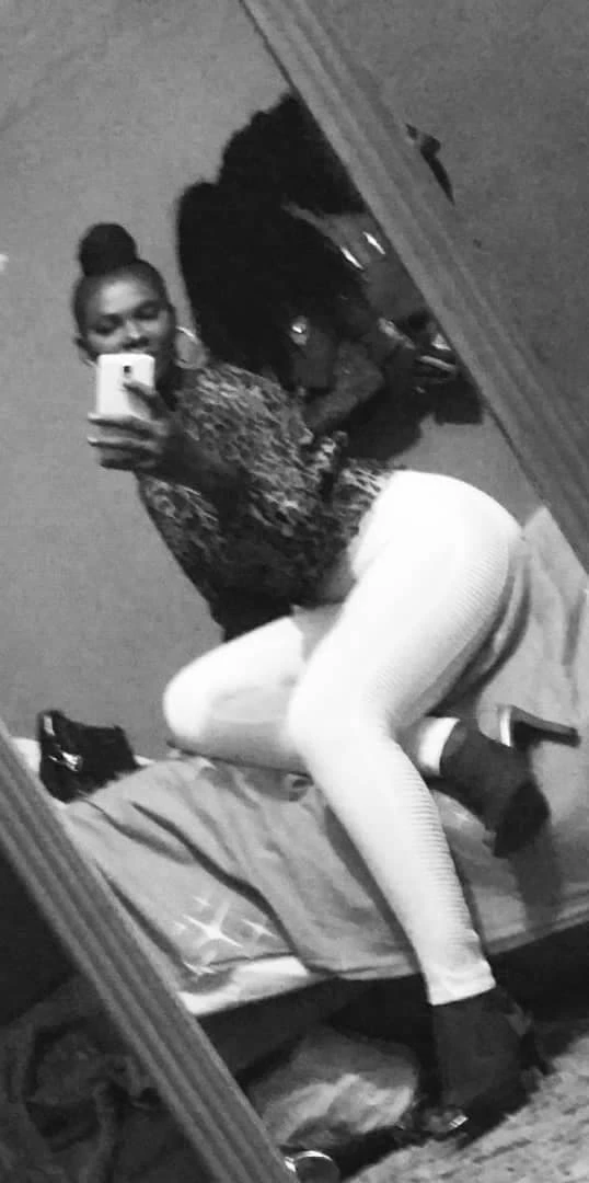 Vicky – Equatorial Guinean escort in New Delhi — 3 / 5