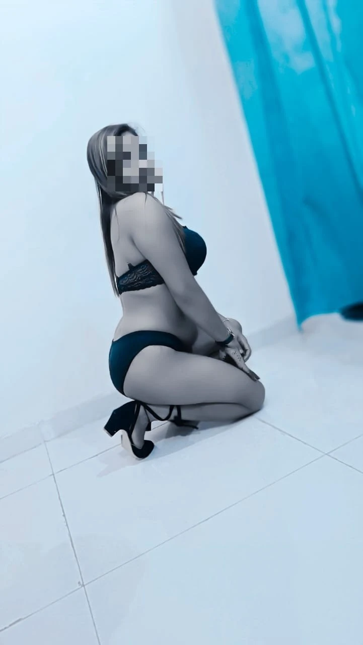 RinkyCam Session – Indian escort in Hyderabad — 3 / 17