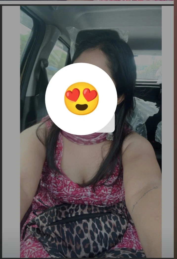 Komal real meet and cam service – Indian escort in New Delhi — 5 / 7