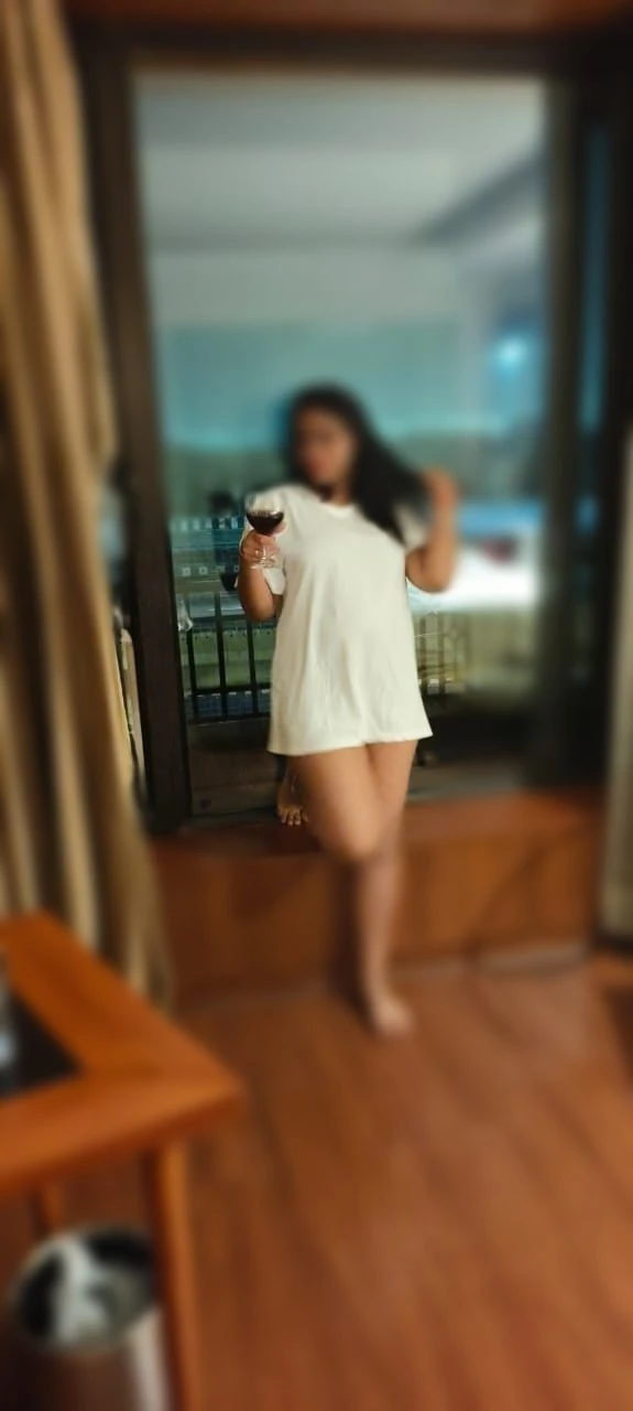 Cam and Meet Independent Sanvi – Indian escort in Mumbai — 3 / 4