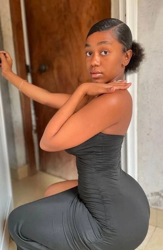 Vivian – South African escort in Hyderabad — 4 / 5