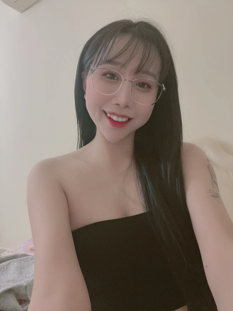 Lucy Small Girl – Vietnamese escort in Malta — 3 / 7