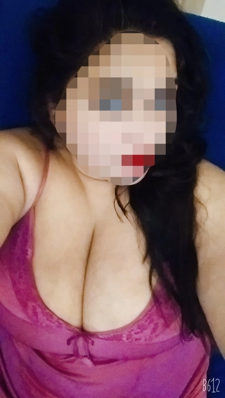 Angel Thakur RealMeet @ Camshow – Indian escort in New Delhi — 13 / 16