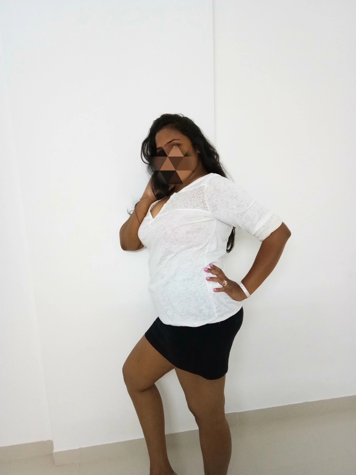 Sonakshi (Video Call Satisfaction) – Indian escort in Mumbai — 2 / 5